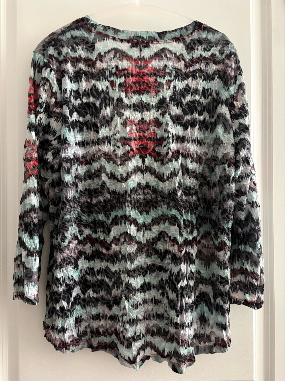 Carine Women’s Lightweight 3/4 Sleeve Patterned Top in Mint, Black & Red